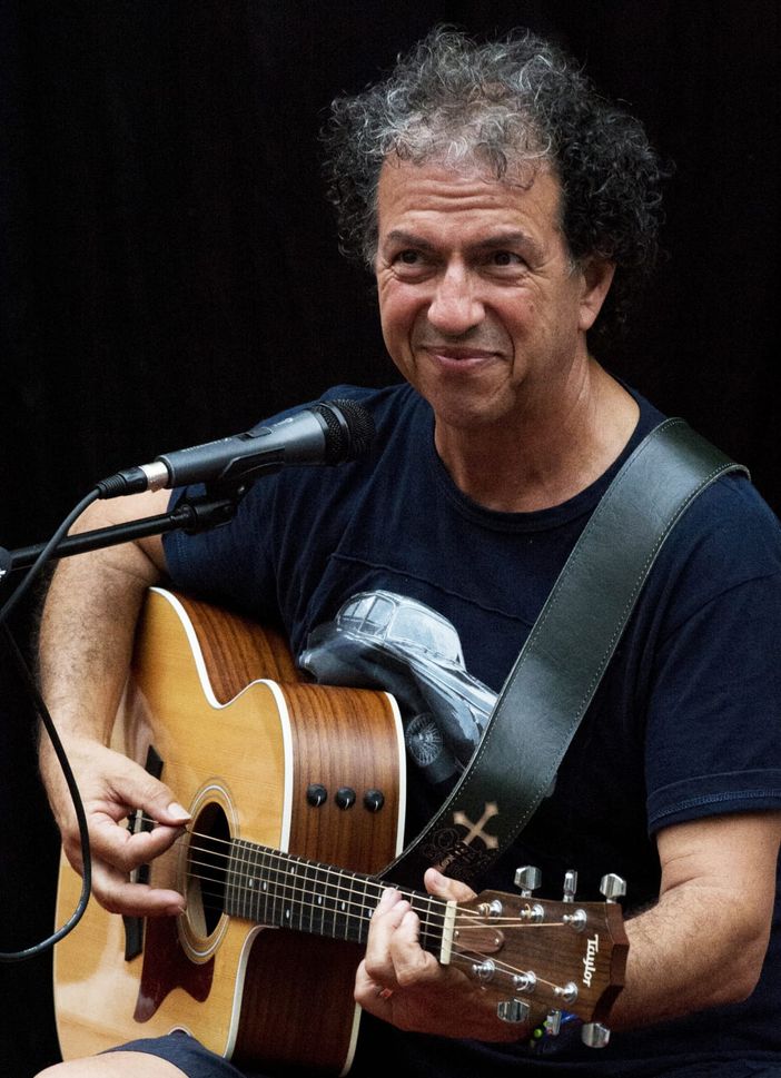 Mimmo Cavallo si esibirà dal vivo a Casellette sabato 20 Luglio a “Viva la Puglia” in piazza Cays Mimmo Cavallo si esibirà dal vivo a Casellette sabato 20 Luglio a “Viva la Puglia” in piazza Cays