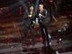 Sanremo 2025, Kekko bacia Renga dopo l'esibizione: &quot;Quanti punti sono?&quot;
