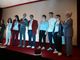 Luciano Bruno, quarto da sinistra e parte del cast di ‘Viola’
