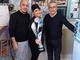 Michela Carbone festeggia il premio con, a sinistra, il fratello Pasquale e il papà Silvio