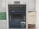 Bobbio Pellice manifesta contro la chiusura del bancomat e Intesa Sanpaolo apre al confronto