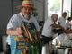 Don ‘Ferdi’ volontario a una festa di Bricherasio
