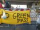 Uno dei momenti della protesta al porto di Genova