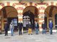 «Ci sono cinesi in piazza a Luserna San Giovanni», ma per aiutare il Comune