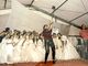Una sfilata di vestiti da sposa a None al cioccolato