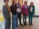 Da sinistra la dirigente dell’istituto comprensivo Pinerolo II Patrizia Palagonia, la studentessa Micol Don, il direttore di Casa Turina Marco Lucato, il sindaco Adriana Sadone e l’assessore con delega alla pubblica istruzione e politiche per l’infanzia Ambra Tron