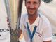 Maurizio Allasia con il trofeo vinto ad Annecy