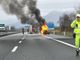 Auto prende fuoco sul raccordo Torino - Pinerolo: traffico in tilt Auto prende fuoco sul raccordo Torino - Pinerolo: traffico in tilt