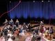 persone che suonano su un palco