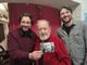 gruppo musicale con cd in primo piano