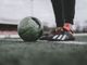 campo da calcio con un pallone
