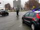 Una pattuglia dei carabinieri effettua un controllo a Torino