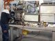 operaio al lavoro in fabbrica