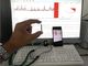 Strumentazione medica davanti a un monitor