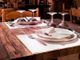 Come torneremo al ristorante? Ecco la cena &quot;tipo&quot; in sicurezza: tavoli e orari da prenotare, niente menù cartacei, olio e sale monouso
