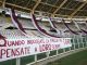 gli striscioni esposti all'Olimpico