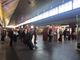 La stazione di Porta Nuova - viaggiatori aspettano il treno La stazione di Porta Nuova - viaggiatori aspettano il treno