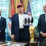 Trump e la foto con Putin: &quot;Vuole venire in Usa per Mondiali di calcio&quot;