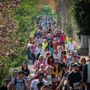Il serpentone della camminata solidale