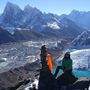 Lisa Bellion sulla cima del Gokyo Ri