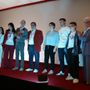 Luciano Bruno, quarto da sinistra e parte del cast di ‘Viola’