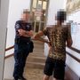 Torre Pellice: vuole a tutti i costi la residenza e minaccia le impiegate dopo aver provato a corromperle