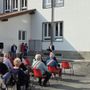 Il discorso di Ventre di fronte alla platea di invitati