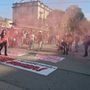 Fumogeni e striscioni in piazza a Torino