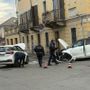 Scontro tra due auto all’incrocio tra piazza Garibaldi e via Martiri a Pinerolo