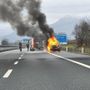 Auto prende fuoco sul raccordo Torino - Pinerolo: traffico in tilt Auto prende fuoco sul raccordo Torino - Pinerolo: traffico in tilt