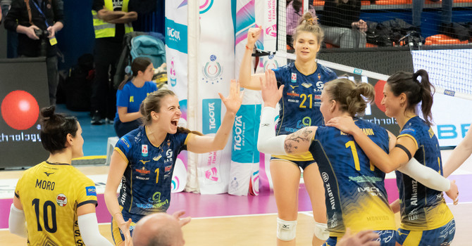 Le monvisine esultano (foto di Christian Bosio)