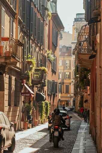Guidare e parcheggiare a Milano: guida pratica per risparmiare tempo e stress