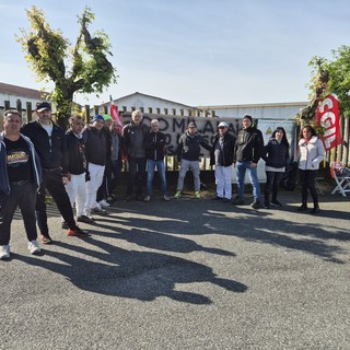 Lo sciopero di fronte ai cancelli