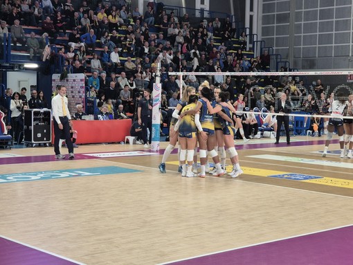 Volley A1/F: Bergamo passeggia al Pala Bus Company Volley A1/F: Bergamo passeggia al Pala Bus Company