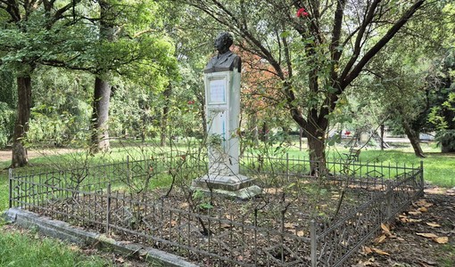 Il busto di De Amicis a Pinerolo
