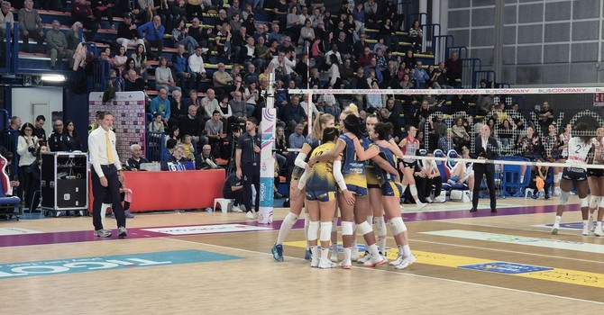 Volley A1/F: Bergamo passeggia al Pala Bus Company Volley A1/F: Bergamo passeggia al Pala Bus Company