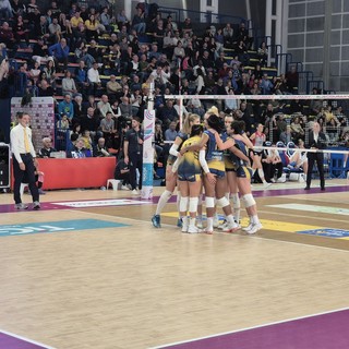 Volley A1/F: Bergamo passeggia al Pala Bus Company