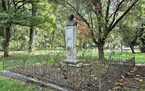 Il busto di De Amicis a Pinerolo