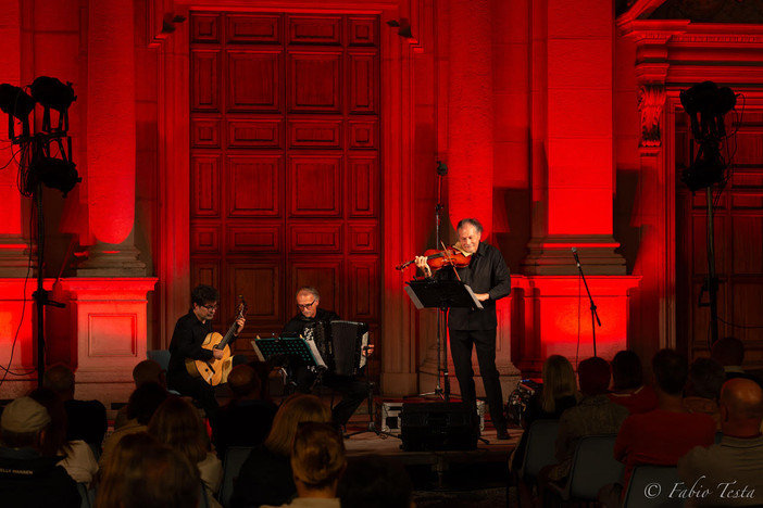 Domenica 7 settembre alle 17 la Chiesa Parrocchiale di Elva ospita il Voxonus Festival con un concerto dedicato al mare
