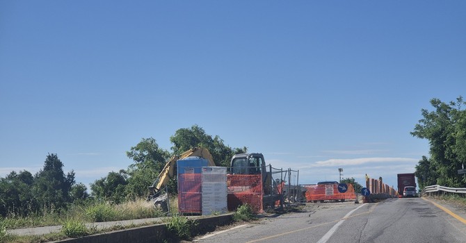 Almeno altri due mesi di lavori per il Ponte sul Pellice: si cerca di chiudere per la Sagra dei Pescatori