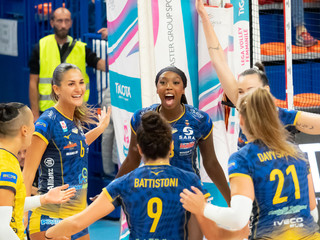 Le padrone di casa esultano per un punto (Foto di Christian Bosio) Le padrone di casa esultano per un punto (Foto di Christian Bosio)