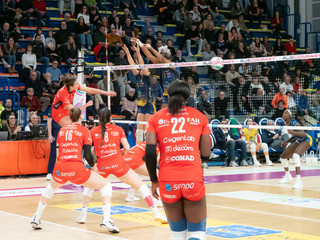 Gardini contro il muro di Sylves e Battistoni (foto di Christian Bosio)