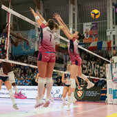 Malual contro il muro di Sorokaite e Akrari (foto Christian Bosio)