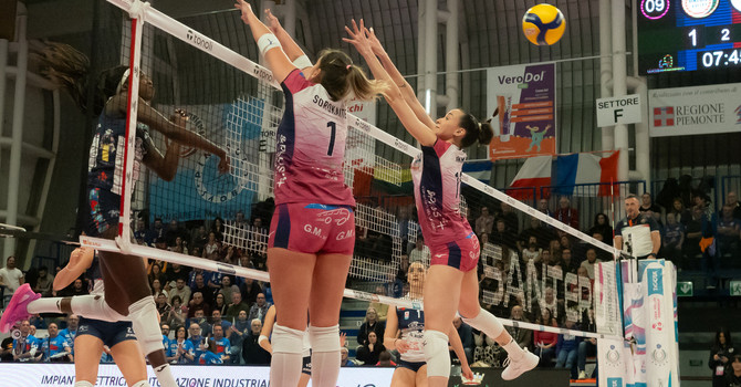 Malual contro il muro di Sorokaite e Akrari (foto Christian Bosio)
