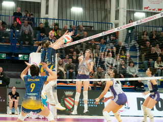 Bukilić contro il muro di D'Odorico e Dodson (foto di Christian Bosio)