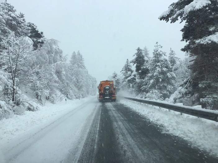 Neve sulle montagne del Torinese, problemi e strade chiuse nel Canavese (foto d'archivio)