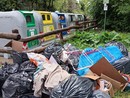 I rifiuti abbandonati all’ecopunto di località Giovo