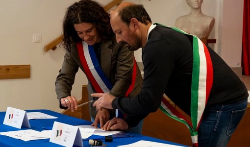 La firma del gemellaggio La firma del gemellaggio