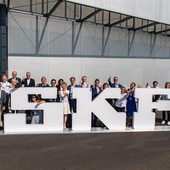 La foto di gruppo fuori dal nuovo centro