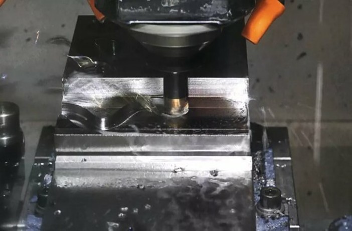 Ditta metalmeccanica vicinanze Saluzzo ricerca fresatore